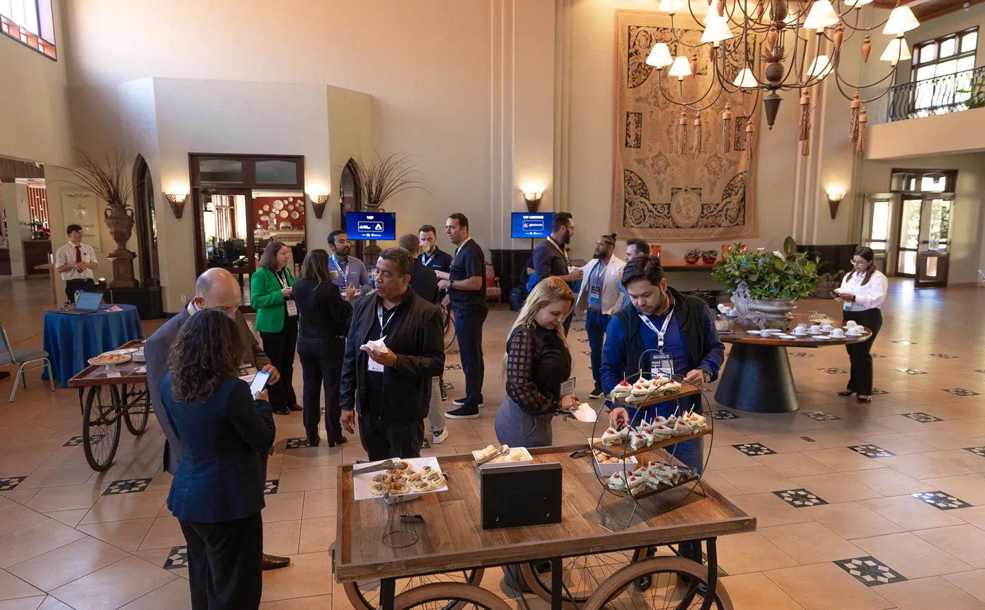 Coffee break e networking no lobby do resort